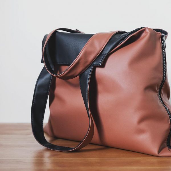 BELLA-BABY-BAG-ALL-IN-ONE-TOTE-brownbag